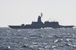 Корвет Тихоокеанского флота принял на борт вертолёт Ка-27 на учениях в заливе Петра Великого