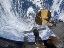 Российский космонавт Александр Гребёнкин задерживается на МКС