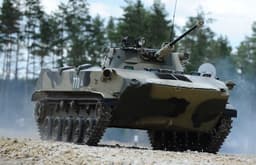 Ростех поставил в войска новую партию бронированных БМД-4М и БМП-3 с комплектами защиты «Накидка»