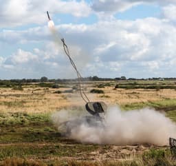 Подрывает 100-метровый шнур: «Змей Горыныч» помог российским саперам проделать проходы в минных полях