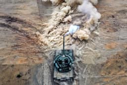 Экипаж танка Т-80БВМ уничтожил два американских бронетранспортера MaxxPro