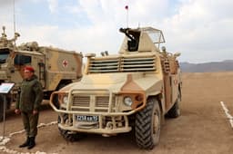 Неистовый хищник в бою: кадры бронеавтомобиля «Тигр-М» с пулемётом ДШК и антидроновым «скворечником»