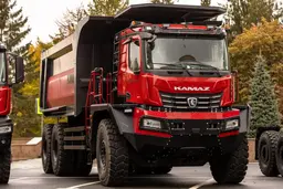 КАМАЗ показал свой самый огромный грузовик: из-за своих габаритов он не может ездить по дорогам общего пользования