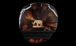 В России пустили на подставки для iPhone 16 Pro бивень мамонта и челябинский метеорит