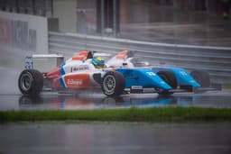 Болид «Формулы-4» получит двигатель от LADA Vesta