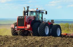 МКПП Quadshift III и удобная кабина: названы преимущества трактора «Ростсельмаш 2400»