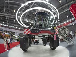 В России не хватает 65 тысяч тракторов и 34 тысячи комбайнов