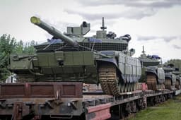 Управляемость и скорость: эксперт объяснил, почему российские танки стоит «обувать» в резину 