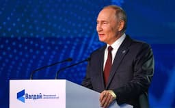 Путин заявил, что интернет должен подчиняться внутреннему законодательству страны