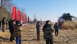 Выход на рынок Китая: «Ростсельмаш» показал фермерам комбайн RSM 161 и трактор «Ростсельмаш 2400»