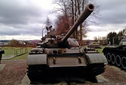 Смахнули пыль времён: танки Т-55 на фронте начали выполнять роль самоходок с дальностью огня 15 км