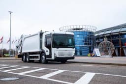 Belarusians presented a new electric garbage truck MAZ-692E55: the cabin accommodates four people
