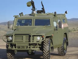 Бронеавтомобиль «Тигр» подорвался на мине, но продолжил движение: эпичные кадры