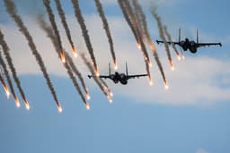 Истребитель Су-34 эпично ушел от двух ракет Patriot: американская ЗРК не догнала