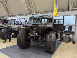 Мосты УАЗ, гидрообъемное рулевое управление, рессорная подвеска: уникальный вездеход «Тайпан» показали на выставке «Вездеходер»