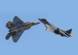 Истребитель Су-57 можно считать невидимкой, а американские F-22 и F-35 — нет: честное сравнение 