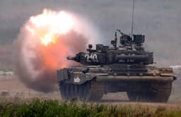 Российские танкисты уничтожили американский броневик MaxxPro с рекордного расстояния