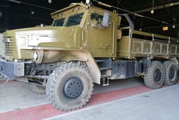 Бронированная кабина вездехода «Торнадо-У» выдержала мощный прилет осколков: личный состав сохранил жизнь