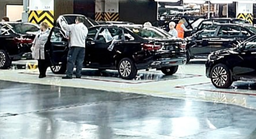 Её узнают по колёсам: внешние различия Lada Aura в версиях Premier и Status