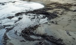 Разлив мазута в акватории Черного моря после крушения танкеров: прокуратура контролирует ситуацию