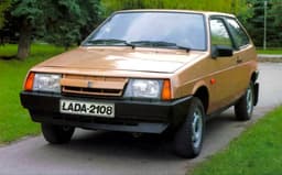 Первая переднеприводная модель АвтоВАЗа отметила юбилей: на старте она стоила 8345 рублей