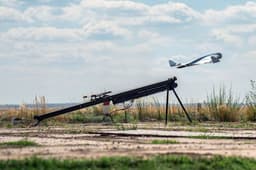 Поразит БТР, командные пункты противника: «Калашников» разработал управляемый боеприпас «Куб-10Э»