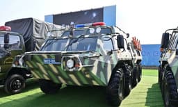 Вьетнам похвастался универсальным плавающим БТР ГАЗ-5903 на выставке в Ханое