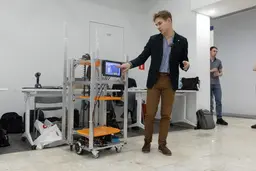 Российские студенты разработали «самостоятельного» робота-официанта 