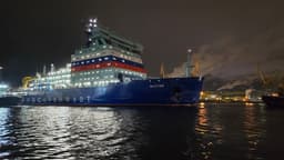 Флаг России подняли на новейшем атомном ледоколе «Якутия»