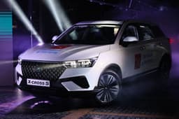 В 2024 году АвтоВАЗ продал только 162 кроссовера Lada X-Cross 5 и семь Lada XRay