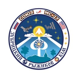 Победа, выход в космос, домашний очаг: Роскосмос показал, как выглядит эмблема экипажа «Союз МС-27»