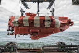 The crew of the rescue vehicle "AS-40" assisted a submarine lying on the ground in the Peter the Great Bay