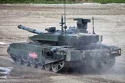 Пример невероятной живучести танка Т-90М: выстоял под взрывами мин и ударами дронов