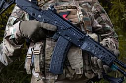 «Калашников» отгрузил армии партию модернизированных автоматов АК-12