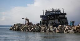 С танкера «Волгонефть-239» вывезли первую партию демонтированного металла