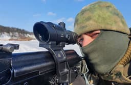 Прицелы для мгновенной стрельбы и приборы ночного видения: Ростех представил свою продукцию на IDEX 