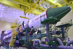 Считанные дни до старта: Роскосмос собрал ракету «Союз-2.1а» для запуска к МКС корабля «Прогресс МС-30»