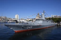 Корветы «Резкий» и «Алдар Цыденжапов» с ракетами «Уран» открыли огонь из корабельных пушек А-190 в Индийском океане