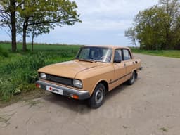 В заводской окраске и с идеальным салоном: раритетный «Москвич-2140» продают в Краснодарском крае