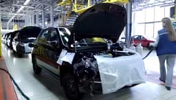 Новую Lada Granta в цвете «Фламенко» впервые показали вживую: появились фотографии