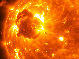 Мощная вспышка произошла на Солнце