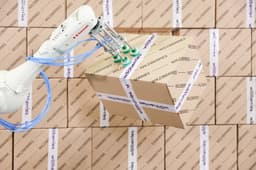 Wildberries начала тестирование роборук для автоматизации процессов на складах