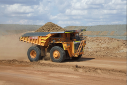 Самосвалы БелАЗ-7530 помогли горнякам из Якутии установить рекорд