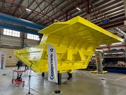 Карьерный самосвал Komatsu HD785 российского производства получил кузов от «Северстали»