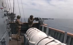 Носители «Калибров» корветы ВМФ помогли освободить захваченное условными террористами судно