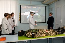 Первый в России VR-тренажер по тактической медицине разработали в СамГМУ и ВМА