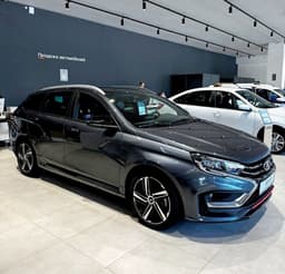 Lada Vesta SW Cross и Vesta SW Sportline в новом цвете засветились у дилеров