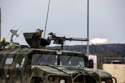 Макеты российских бронеавтомобилей «Тигр» засекли на учениях в Германии