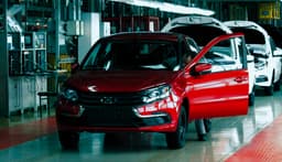 Новую Lada Granta впервые показали на фото: машина получила необычный цвет