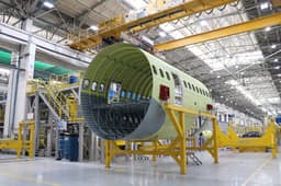 Сборку очередного отсека новейшего самолёта МС-21 завершили на Иркутском авиазаводе